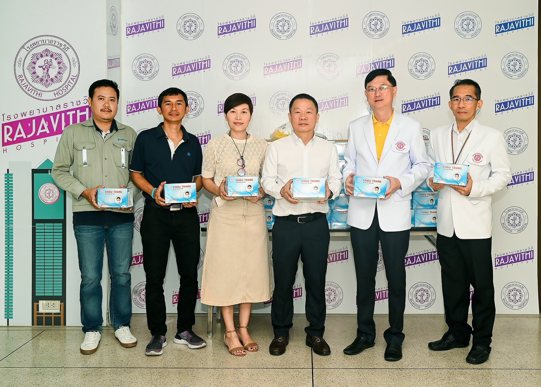 “ไซมิส แอสเสท” ส่งมอบหน้ากากอนามัยให้ รพ. ราชวิถี
